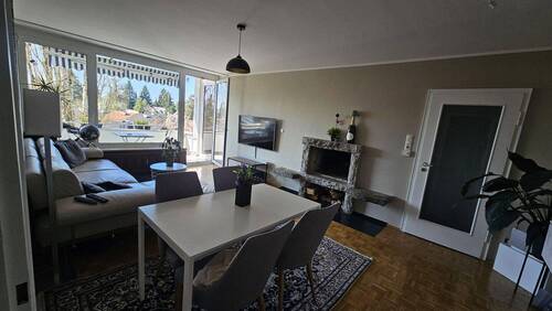 großes Wohnzimmer - 4 Zimmer Etagenwohnung zum Kaufen in Planegg