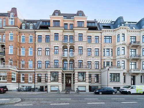 Straßenansicht - + Wo die Alster zum täglichen Begleiter wird - Penthouse mit Alsterblick +