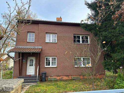 Hausansicht von der Straße.JPG - 5 Zimmer Einfamilienhaus in Berlin