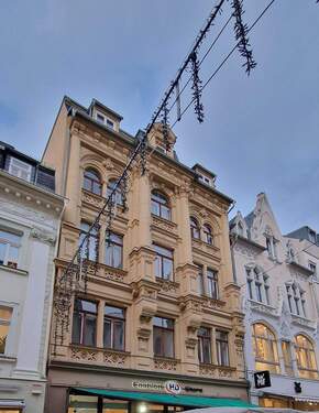 Hausansicht - 4-Raum Wohnung - 550,00&nbsp;EUR Kaltmiete, ca.&nbsp; 95,00&nbsp;m&sup2;&nbsp;Wohnfl&auml;che