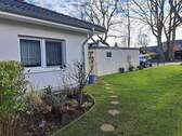 Seitenansicht Haus und Garage - 