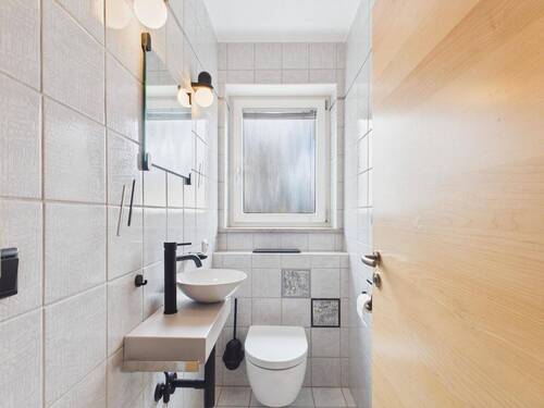 Separates WC mit Fenster - 