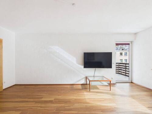 Helles Wohn-/ Esszimmer mit Balkonzugang - 3 Zimmer Etagenwohnung zum Kaufen in Passau