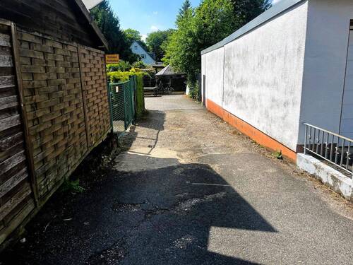 Zufahrt Gartenseite - 
