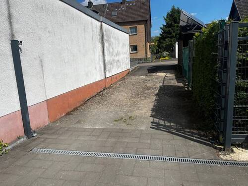 Rückseitige Zufahrt - Reihenmittelhaus mit 160,00 m&sup2; in Bergisch Gladbach zum Kaufen