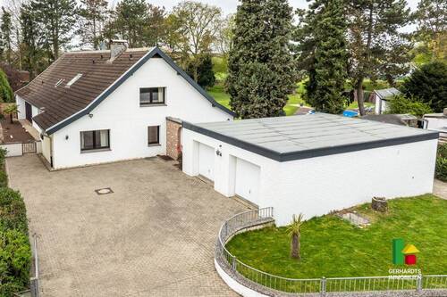 Luftbild Straßenansicht - 7 Zimmer Einfamilienhaus zum Kaufen in Brüggen