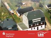 Hausansicht von oben - Haus mit super Ausblick in guter Lage sucht Anschluss!