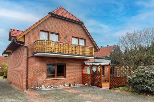 Rückseite - Ein-Zwei- Familienhaus mit großem Grundstück, Sehr Zentral und doch Privat in Luthe