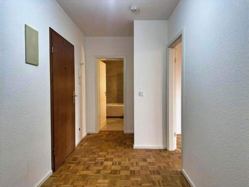 Flur - Etagenwohnung mit 64,50 m&sup2; in Kriftel zum Kaufen