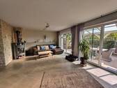 Wohnzimmer mit Kaminofen - 4 Zimmer Doppelhaushälfte in Kerpen