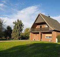 freistehendes Einfamilienhaus im Außenbereich von Rees-Empel