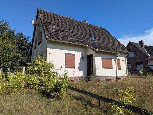 8 - PROVISIONSFREI für den Käufer! Geräumiges Wohnhaus auf großem Grundstück!