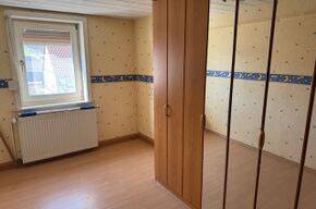 Ankleidezimmer mit Einbauschrank - 