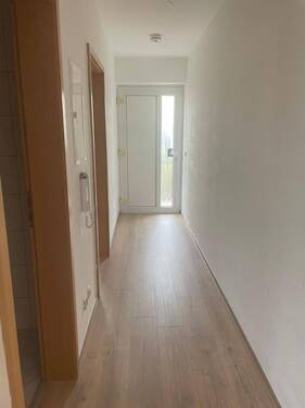 01 Flur - 2 Zimmer Etagenwohnung zur Miete in Plauen