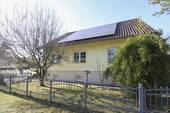 Vorgarten mit Miet-Solaranlage - 