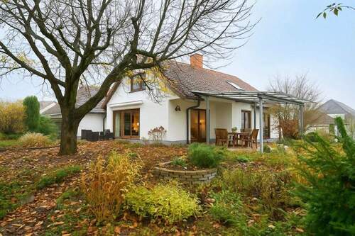 Ansicht vom Garten - Familienfreundliches EFH in ruhiger Lage: top gepflegt, mit Garten, Kamin, großer Küche und Platz für gutes Wohnen!