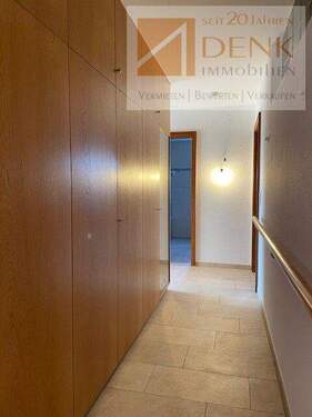 Flur mit Einbauschrank - 