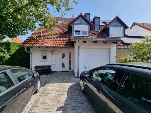 Hausansicht - Raumwunder mit Traumgarten zum Wohlfühlen in exponierter Lage von Dreieichenhain