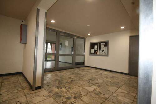 Eingangsbereich kontrolliert.JPG - 