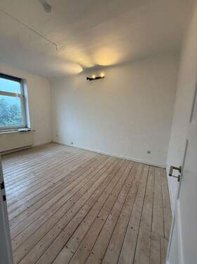 Raum 1 - 5 Zimmer Etagenwohnung zur Miete in Aachen