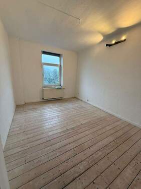 Raum 1 - 5 Zimmer Etagenwohnung in Aachen