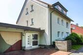 Außen - Mehrfamilienhaus mit Perspektive - 3 Wohneinheiten, Garten, Garage und frei werdende EG-Wohnung