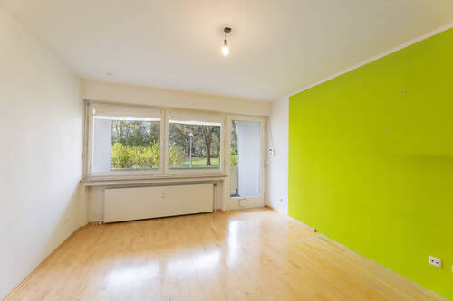 Wohnzimmer - 4 Zimmer Etagenwohnung zum Kaufen in Germering / Unterpfaffenhofen