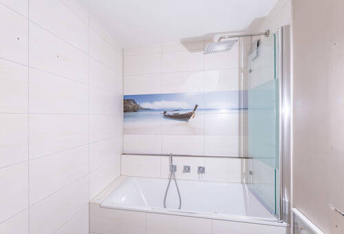 Bad mit Badewanne - Etagenwohnung mit 96,90 m² in Germering / Unterpfaffenhofen zum Kaufen