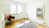 Wohnung im gleichen Haus, sehr ähnl. Ausstattung - 