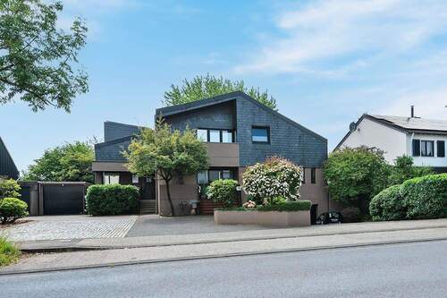 Immobilien-Aachen-Haus-Kaufen-HQ847-02 - PHI AACHEN - Sonnenverwöhntes Wohnglück mit Einliegerwohnung, Spa-Bereich und Garagen in Aachen!