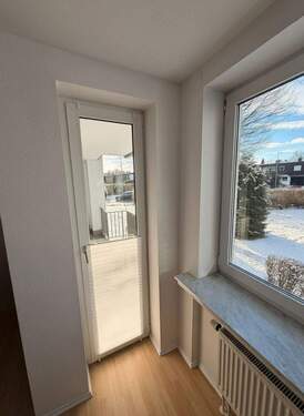 Blick von Zi. 1 auf Balkon - 