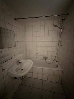 Badezimmer mit Badewanne - 