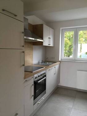 Küche mit vorhandener Einbauküche - 