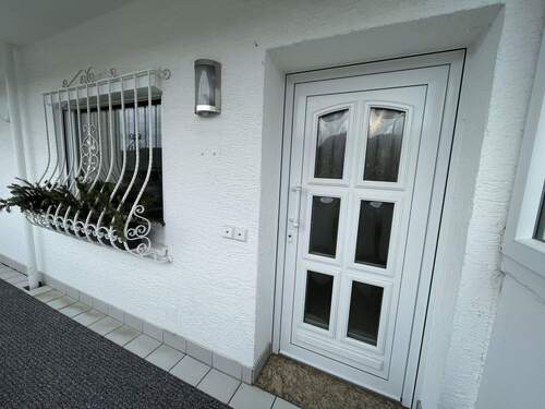 Wohnungstür & Laubengang - 