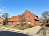 Straßenansicht - 7 Zimmer Mehrfamilienhaus, Wohnhaus zum Kaufen in Petershagen