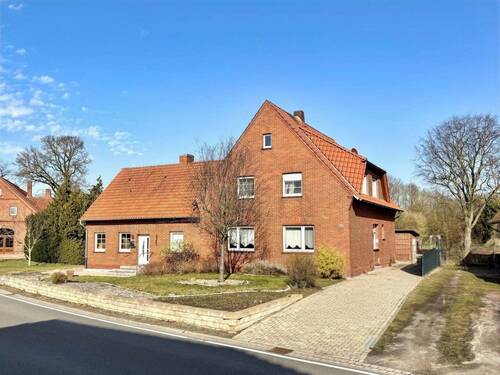 Straßenansicht - 7 Zimmer Mehrfamilienhaus, Wohnhaus zum Kaufen in Petershagen