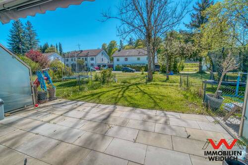 Blick auf die Terrasse und den Garten - 