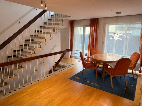 Esszimmer und Treppe - 