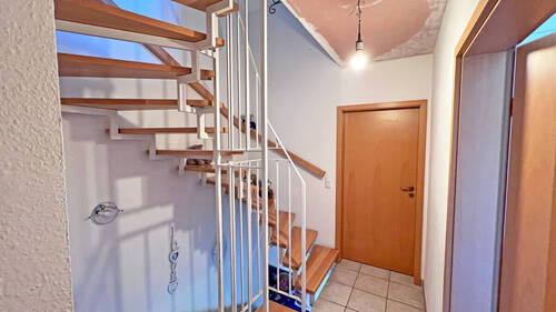 Treppenhaus - 5 Zimmer Reihenendhaus in Rheinberg