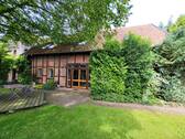 021 links Garten.jpg - Charmantes Fachwerkhaus mit viel Platz, schönem Garten und großem Carport - 2 Wohneinheiten