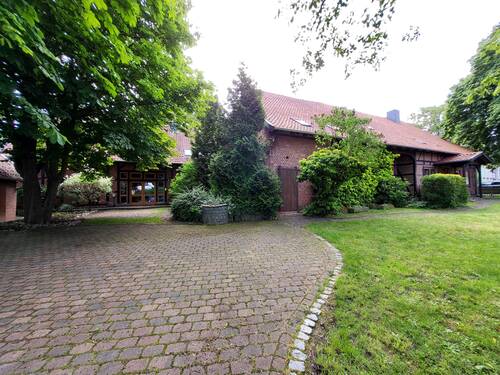 001 linke und rechte Hausseite.jpg - 1 Zimmer Bauernhaus, Landhaus zum Kaufen in Ribbesbüttel