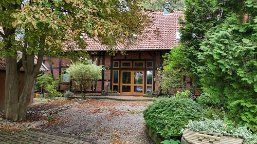 002 linke Hausseite.jpg - 1 Zimmer Bauernhaus, Landhaus in Ribbesbüttel