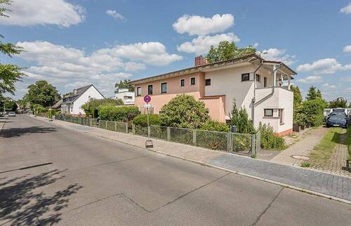 Straßenansicht - Zweifamilienhaus zwischen Alt-Buckow und den Gropius Passagen!