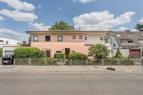 Vorderansicht - 7 Zimmer Mehrfamilienhaus, Wohnhaus zum Kaufen in Berlin