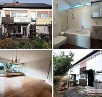 ** Charmantes REIHENMITTELHAUS mit EBK und GARAGE in bevorzugter Wohnlage im Nürnberger Süden **