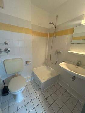 Bad - Etagenwohnung mit 24,50 m² in Lübeck zur Miete