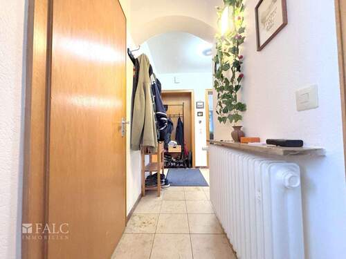 Flur - 5 Zimmer Einfamilienhaus in Reichshof