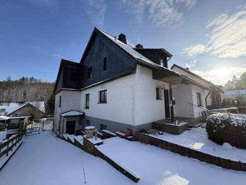 Seitenansicht - 9 Zimmer Einfamilienhaus zum Kaufen in Hellenthal / Kammerwald