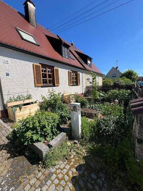 Hausansicht West - Charmantes Siedlerhaus im Grünen in Augsburg Bärenkeller