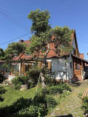 Hausansicht Ost - 4 Zimmer Doppelhaushälfte in Augsburg